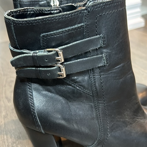 Marc Fisher Kattie Leather Ankle Booties Block Heel Black Women size 6.5 - Picture 2 of 13